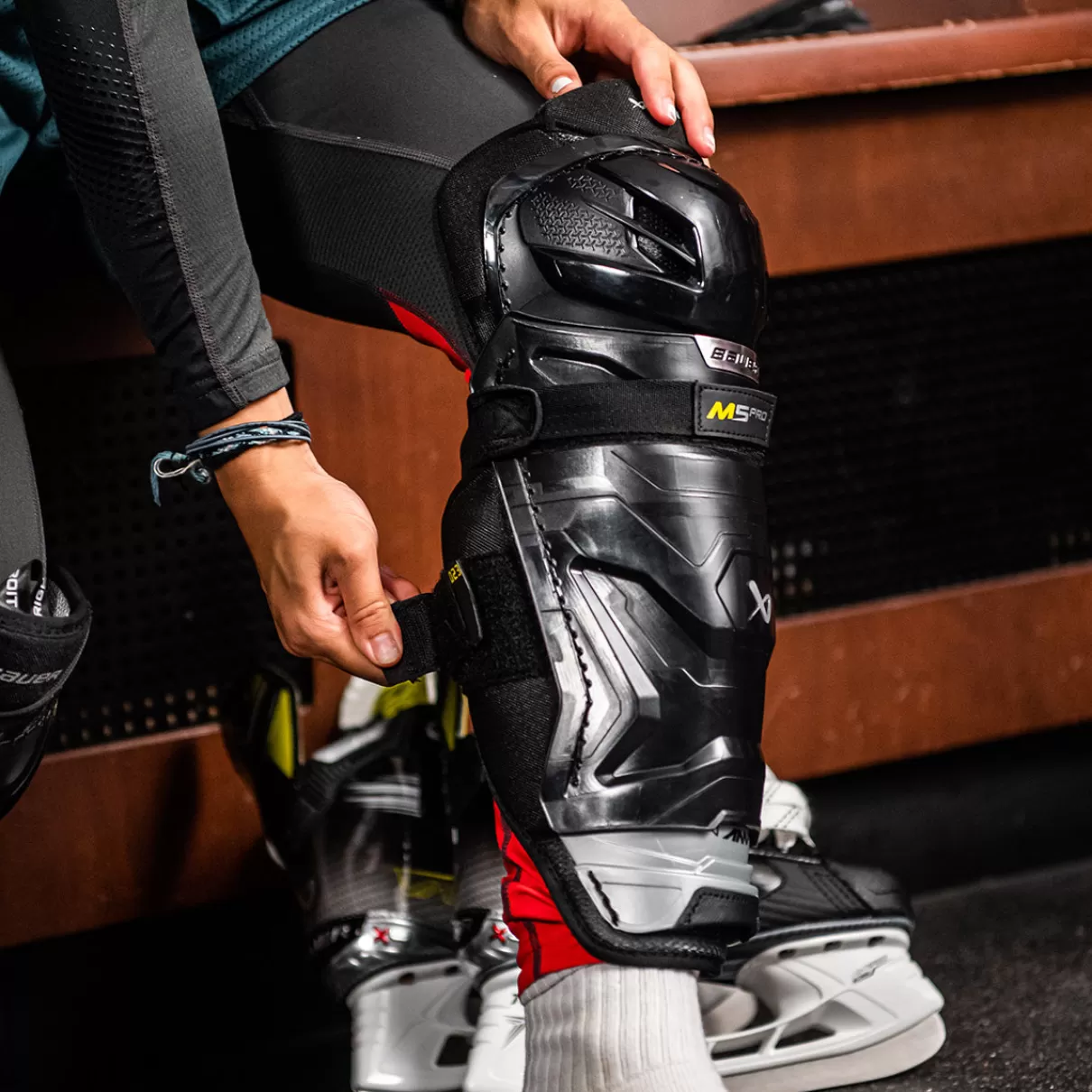 Store BAUER SUPREME M5PRO SHIN GUARD